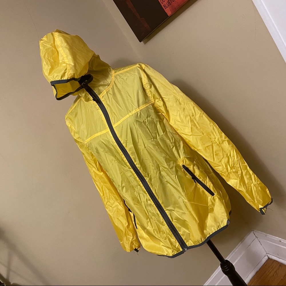 Light windbreaker